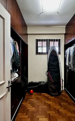 Casa à venda com 150m², 3 quartos e 8 vagas Casa à venda com 150m², 3 quartos e 8 vagasCloset Suíte 3