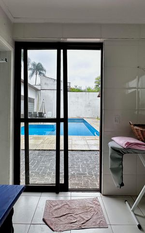 Casa à venda com 150m², 3 quartos e 8 vagas Casa à venda com 150m², 3 quartos e 8 vagasÁrea de Serviço