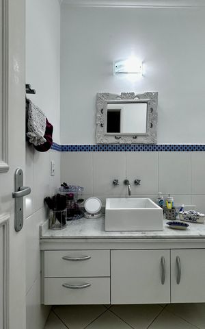 Casa à venda com 150m², 3 quartos e 8 vagas Casa à venda com 150m², 3 quartos e 8 vagasBanheiro Suíte 2
