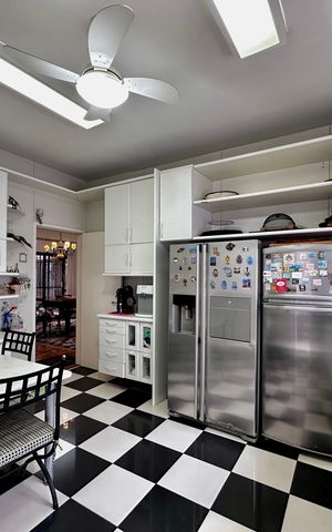 Casa à venda com 150m², 3 quartos e 8 vagas Casa à venda com 150m², 3 quartos e 8 vagasCozinha