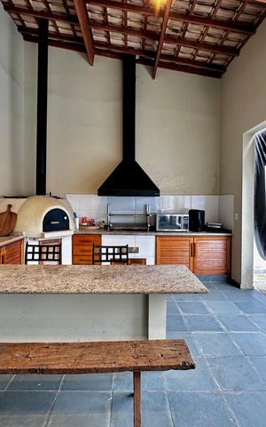 Casa à venda com 150m², 3 quartos e 8 vagas Casa à venda com 150m², 3 quartos e 8 vagasÁrea Gourmet