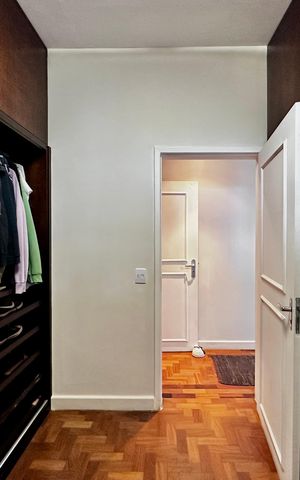 Casa à venda com 150m², 3 quartos e 8 vagas Casa à venda com 150m², 3 quartos e 8 vagasCloset Suíte 3