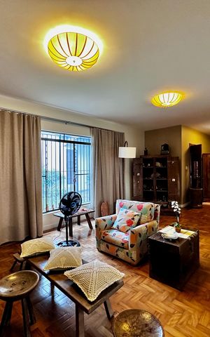 Casa à venda com 150m², 3 quartos e 8 vagas Casa à venda com 150m², 3 quartos e 8 vagasSala