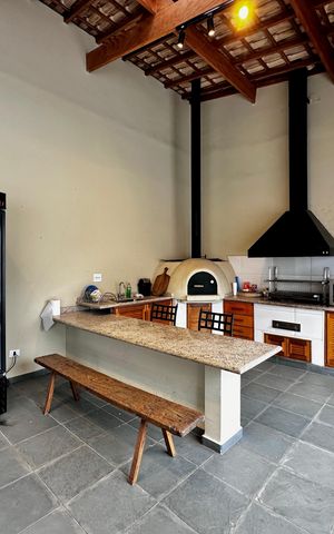Casa à venda com 150m², 3 quartos e 8 vagas Casa à venda com 150m², 3 quartos e 8 vagasÁrea Gourmet