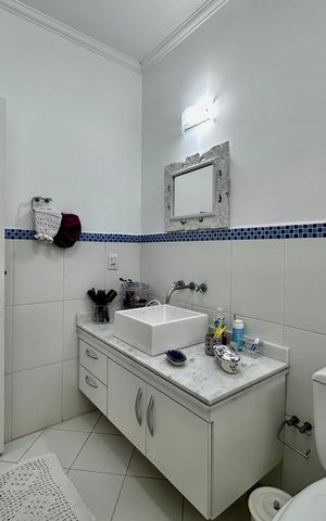 Casa à venda com 150m², 3 quartos e 8 vagas Casa à venda com 150m², 3 quartos e 8 vagasBanheiro Suíte 2