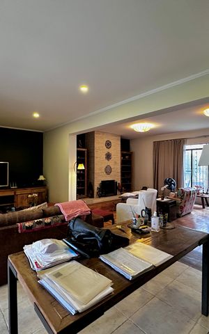 Casa à venda com 150m², 3 quartos e 8 vagas Casa à venda com 150m², 3 quartos e 8 vagasSala