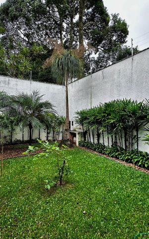 Casa à venda com 150m², 3 quartos e 8 vagas Casa à venda com 150m², 3 quartos e 8 vagasJardim Frente