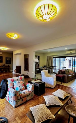 Casa à venda com 150m², 3 quartos e 8 vagas Casa à venda com 150m², 3 quartos e 8 vagasSala
