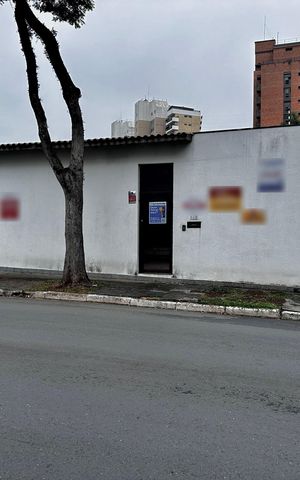 Casa à venda com 150m², 3 quartos e 8 vagas Casa à venda com 150m², 3 quartos e 8 vagasFachada