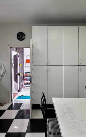 Casa à venda com 150m², 3 quartos e 8 vagas Casa à venda com 150m², 3 quartos e 8 vagasCozinha