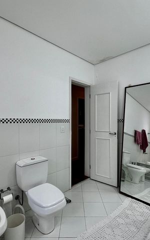Casa à venda com 150m², 3 quartos e 8 vagas Casa à venda com 150m², 3 quartos e 8 vagasBanheiro Suíte 3