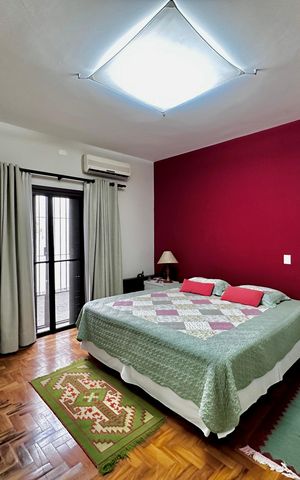 Casa à venda com 150m², 3 quartos e 8 vagas Casa à venda com 150m², 3 quartos e 8 vagasSuíte 2