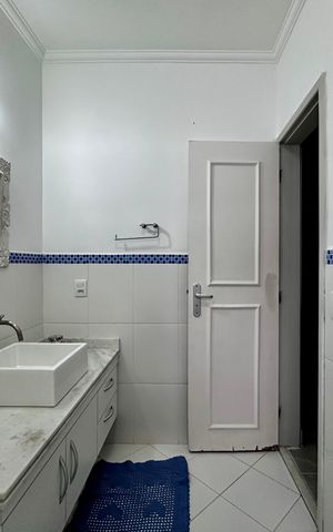 Casa à venda com 150m², 3 quartos e 8 vagas Casa à venda com 150m², 3 quartos e 8 vagasBanheiro Suíte 1