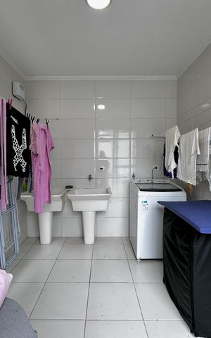 Casa à venda com 150m², 3 quartos e 8 vagas Casa à venda com 150m², 3 quartos e 8 vagasÁrea de Serviço
