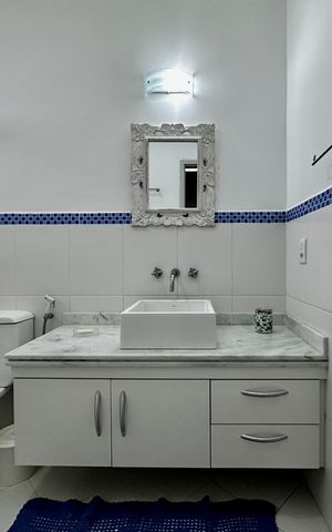 Casa à venda com 150m², 3 quartos e 8 vagas Casa à venda com 150m², 3 quartos e 8 vagasBanheiro Suíte 1