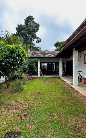 Casa à venda com 150m², 3 quartos e 8 vagas Casa à venda com 150m², 3 quartos e 8 vagasJardim