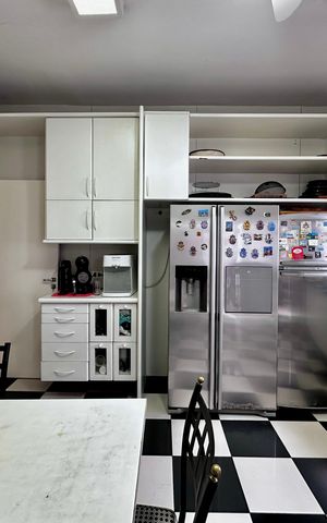 Casa à venda com 150m², 3 quartos e 8 vagas Casa à venda com 150m², 3 quartos e 8 vagasCozinha
