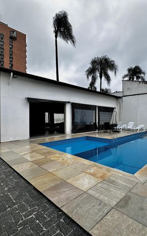 Casa à venda com 150m², 3 quartos e 8 vagas Casa à venda com 150m², 3 quartos e 8 vagasPiscina