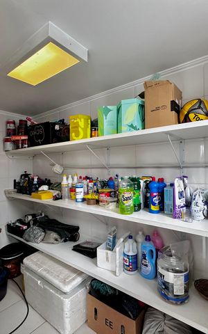 Casa à venda com 150m², 3 quartos e 8 vagas Casa à venda com 150m², 3 quartos e 8 vagasDepósito