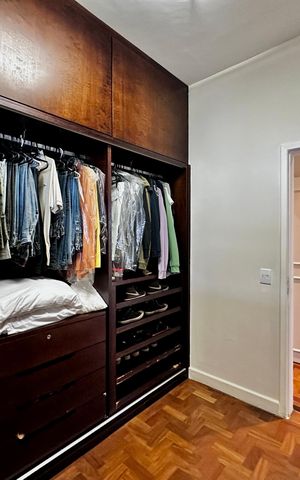 Casa à venda com 150m², 3 quartos e 8 vagas Casa à venda com 150m², 3 quartos e 8 vagasCloset Suíte 3