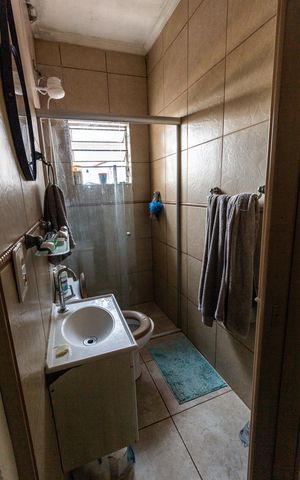 Casa à venda com 212m², 4 quartos e 2 vagas Casa à venda com 212m², 4 quartos e 2 vagasBanheiro 2