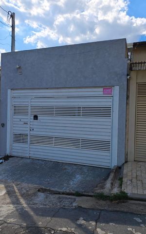 Casa à venda com 170m², 3 quartos e 2 vagas Casa à venda com 170m², 3 quartos e 2 vagasVista da Rua