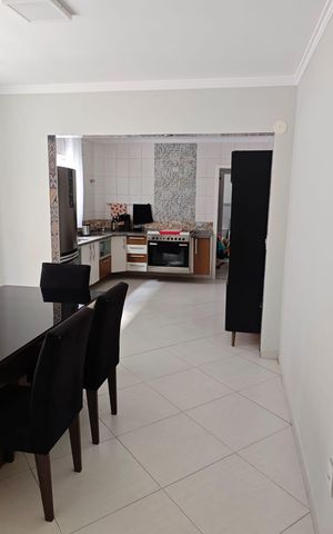 Casa à venda com 170m², 3 quartos e 2 vagas Casa à venda com 170m², 3 quartos e 2 vagasCozinha