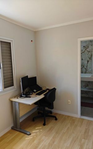 Casa à venda com 170m², 3 quartos e 2 vagas Casa à venda com 170m², 3 quartos e 2 vagasEscritório
