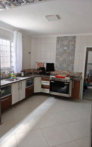 Casa à venda com 170m², 3 quartos e 2 vagas Casa à venda com 170m², 3 quartos e 2 vagasCozinha