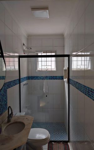 Casa à venda com 170m², 3 quartos e 2 vagas Casa à venda com 170m², 3 quartos e 2 vagasBanheiro