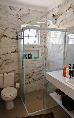 Casa à venda com 170m², 3 quartos e 2 vagas Casa à venda com 170m², 3 quartos e 2 vagasBanheiro