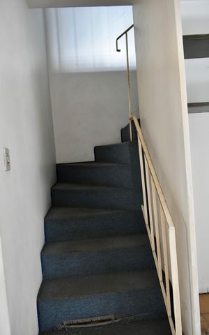 Casa para alugar com 145m², 3 quartos e 2 vagas Casa para alugar com 145m², 3 quartos e 2 vagasEscada