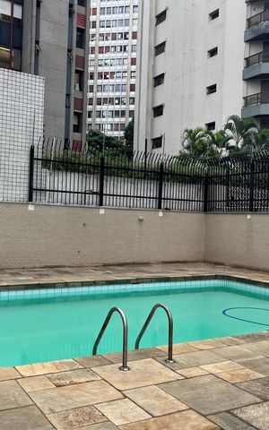 Apartamento à venda com 213m², 4 quartos e 2 vagas Apartamento à venda com 213m², 4 quartos e 2 vagasÁrea comum - Piscina