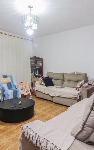 Casa à venda com 330m², 4 quartos e 5 vagas Casa à venda com 330m², 4 quartos e 5 vagasCasa 1 - Sala