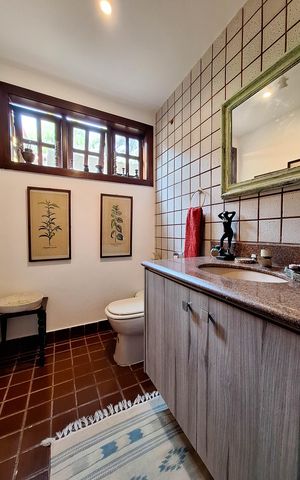 Casa de condomínio à venda com 227m², 4 quartos e 2 vagas Casa de condomínio à venda com 227m², 4 quartos e 2 vagasLavabo