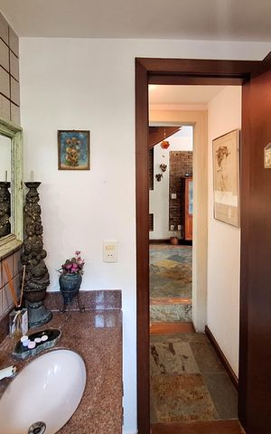 Casa de condomínio à venda com 227m², 4 quartos e 2 vagas Casa de condomínio à venda com 227m², 4 quartos e 2 vagasLavabo