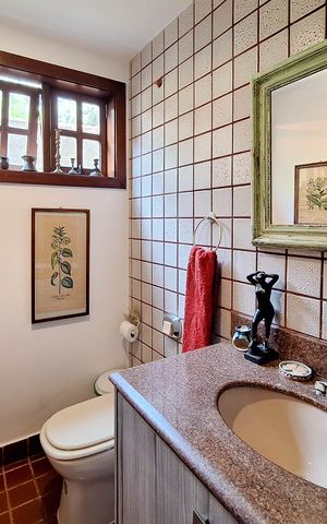 Casa de condomínio à venda com 227m², 4 quartos e 2 vagas Casa de condomínio à venda com 227m², 4 quartos e 2 vagasLavabo