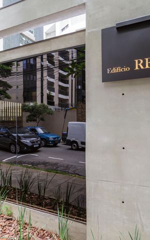 Apartamento à venda com 212m², 4 quartos e 2 vagas Apartamento à venda com 212m², 4 quartos e 2 vagasFachada