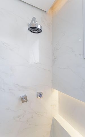 Apartamento à venda com 212m², 4 quartos e 2 vagas Apartamento à venda com 212m², 4 quartos e 2 vagasBanheiro da Suíte 2
