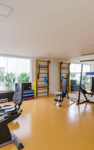 Apartamento à venda com 212m², 4 quartos e 2 vagas Apartamento à venda com 212m², 4 quartos e 2 vagasÁrea comum - Academia