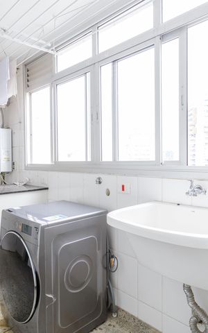 Apartamento à venda com 212m², 4 quartos e 2 vagas Apartamento à venda com 212m², 4 quartos e 2 vagasÁrea de Serviço