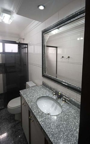 Apartamento à venda com 138m², 3 quartos e 3 vagas Apartamento à venda com 138m², 3 quartos e 3 vagasBanheiro