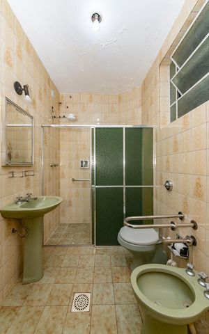 Apartamento à venda com 107m², 3 quartos e sem vaga Apartamento à venda com 107m², 3 quartos e sem vagaBanheiro Social