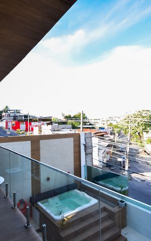 Casa à venda com 350m², 4 quartos e 5 vagas Casa à venda com 350m², 4 quartos e 5 vagasVaranda dos Quartos