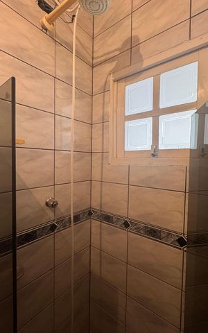 Casa à venda com 220m², 4 quartos e 3 vagasBanheiro 
