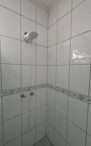 Casa à venda com 220m², 4 quartos e 3 vagasBanheiro 2