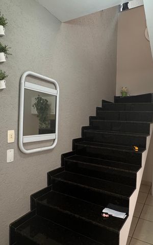 Casa à venda com 220m², 4 quartos e 3 vagasEscada