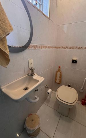 Casa à venda com 220m², 4 quartos e 3 vagasLavabo
