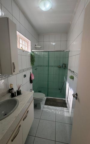 Casa à venda com 220m², 4 quartos e 3 vagasBanheiro 2