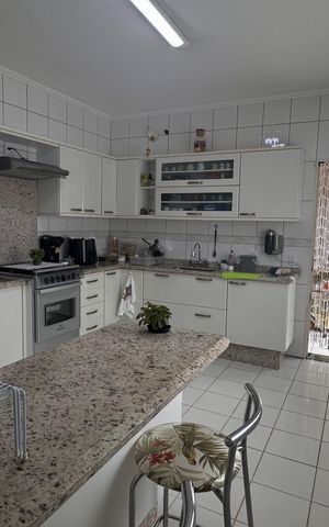 Casa à venda com 220m², 4 quartos e 3 vagasCozinha